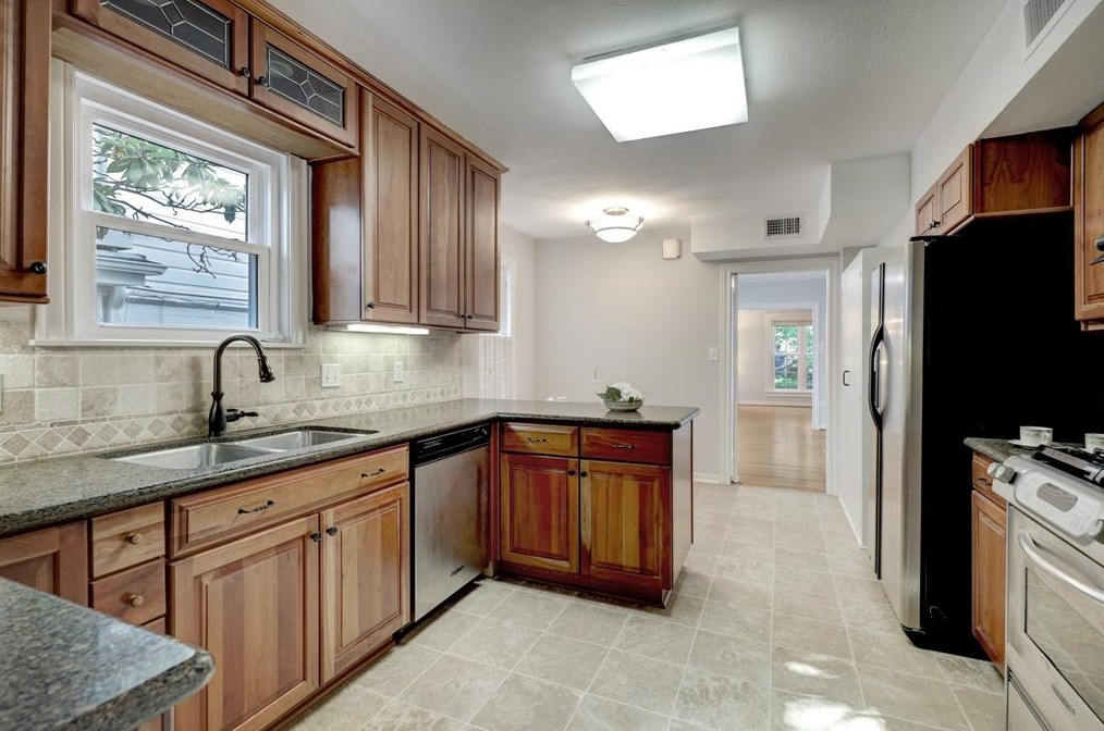 2925 Plumb St, Houston TX  77005-3057 exterior