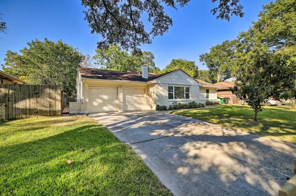 3118 Deal St, Houston, TX 77025-3824