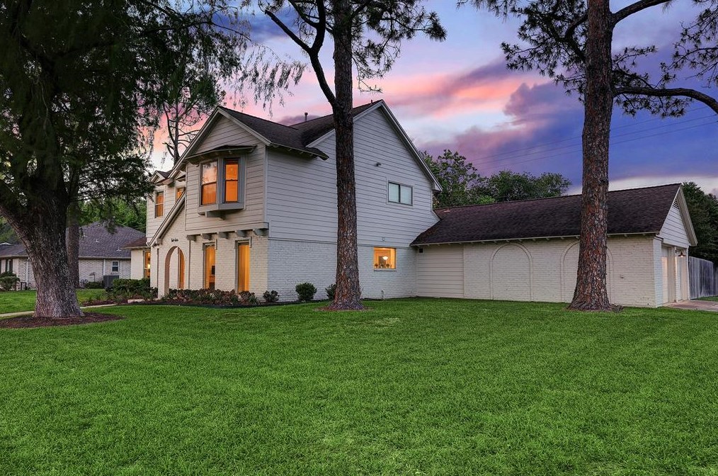 211 Blue Willow Dr, Houston, TX 77042