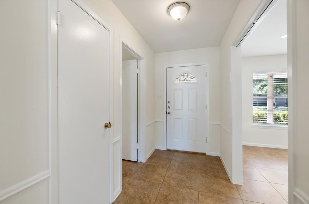 10214 Londonderry Dr, Houston TX  77043-3337 exterior