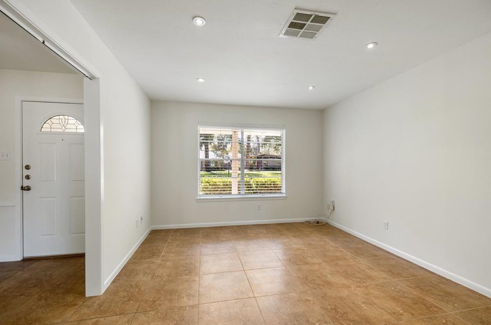 10214 Londonderry Dr, Houston, TX 77043