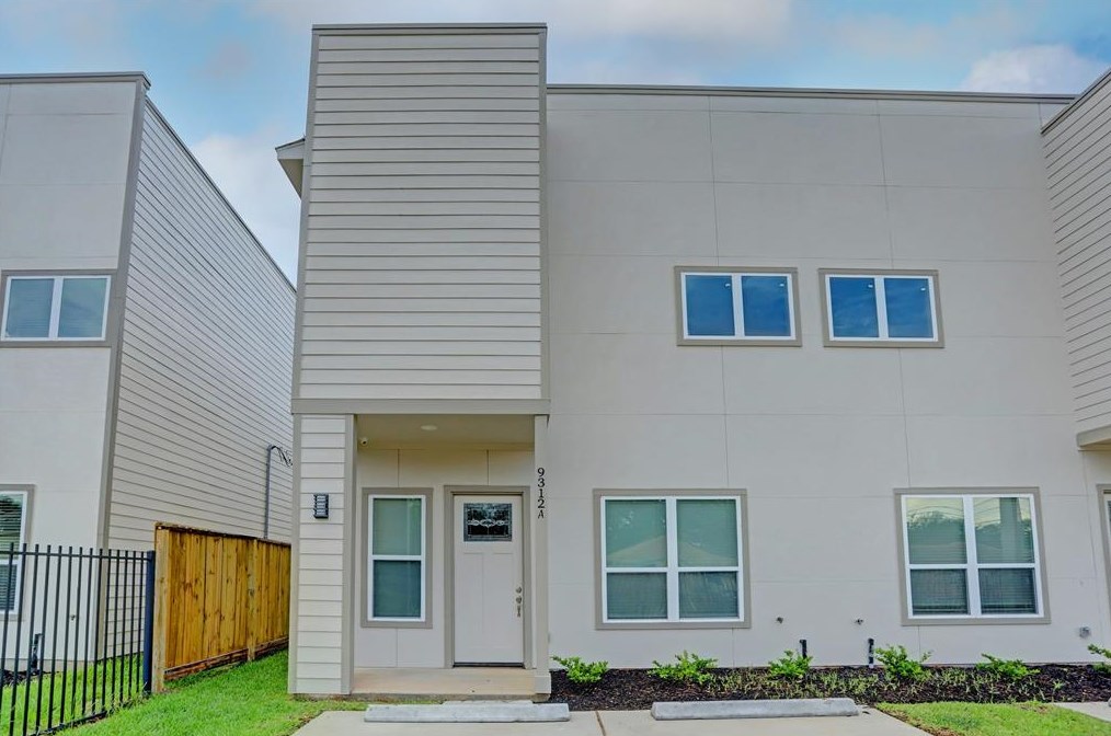 9312 Coffee St #a, Houston, TX 77033