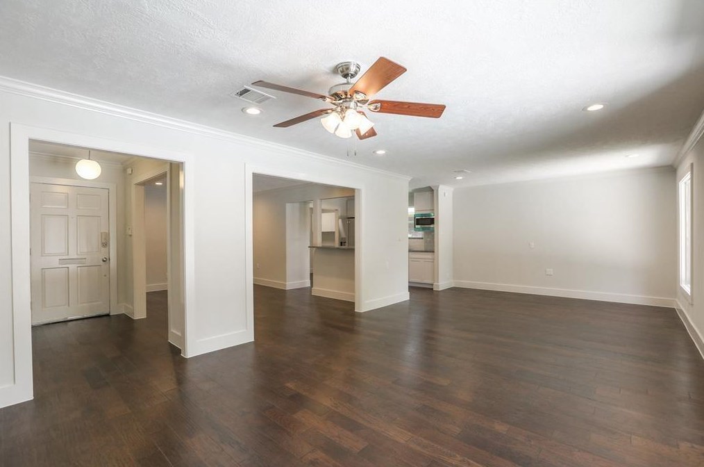 9618 Meadowbriar Ln, Houston, TX 77063