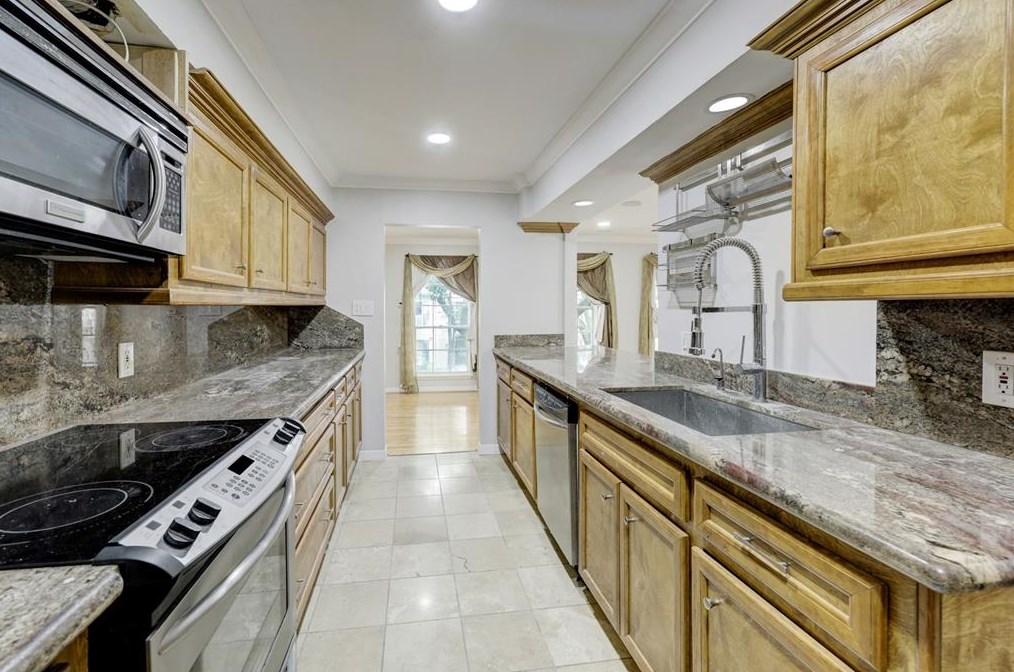 359 N Post Oak Ln #229, Houston, TX 77024