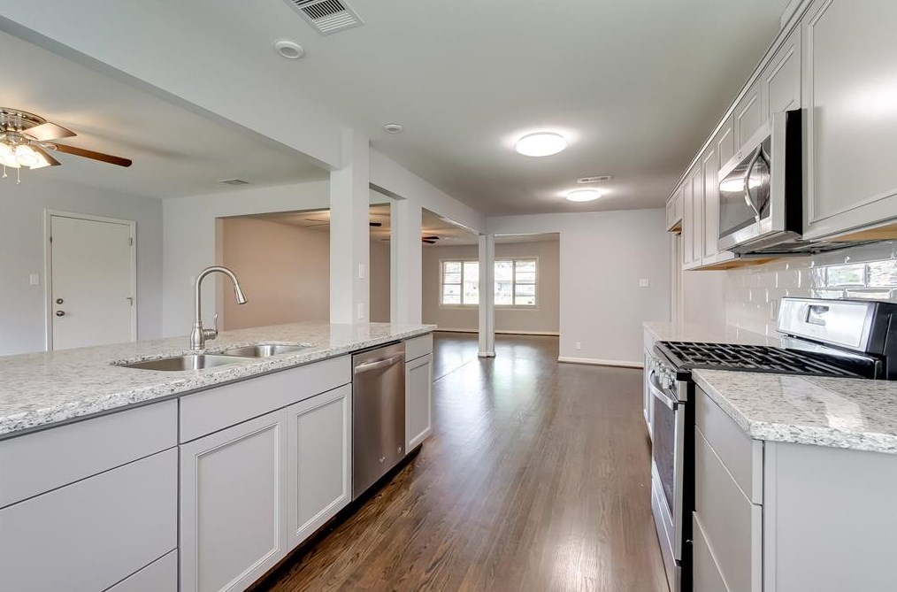 10225 Moorberry Ln, Houston TX  77043-2609 exterior