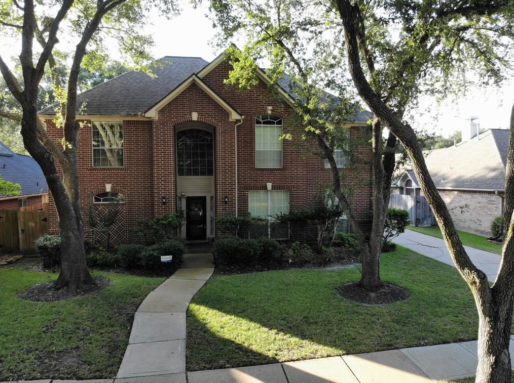2218 Cypress Run Dr, Sugar Land, TX 77478