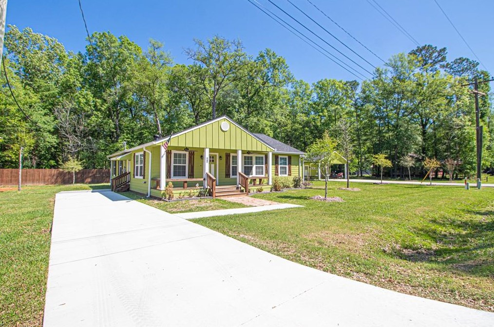 295 N Lake Shore Dr, Livingston, TX 77351