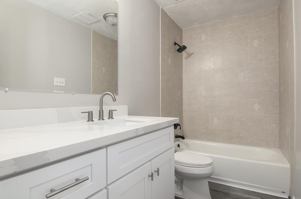 10102 Kirkbluff Dr, Houston TX 77089-2821 exterior