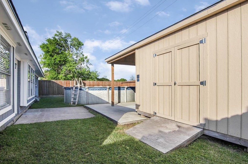 10102 Kirkbluff Dr, Houston TX 77089-2821 exterior