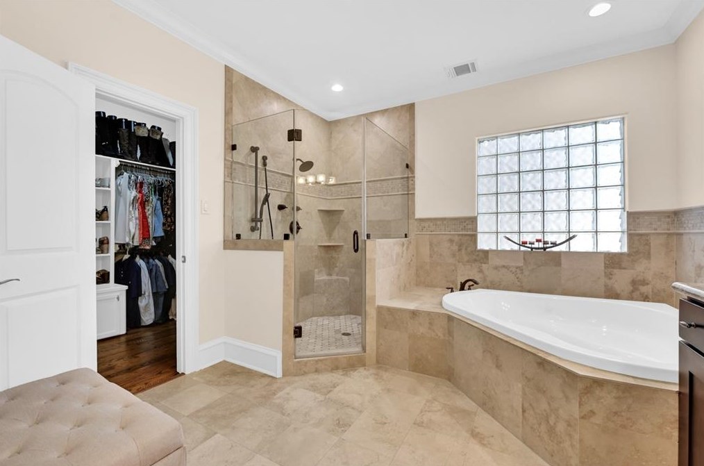 5611 Maxie, Houston TX  77007-3054 exterior