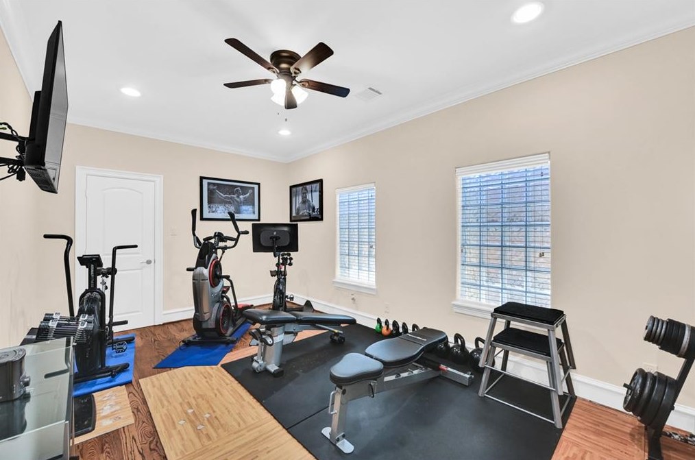 5611 Maxie, Houston TX  77007-3054 exterior