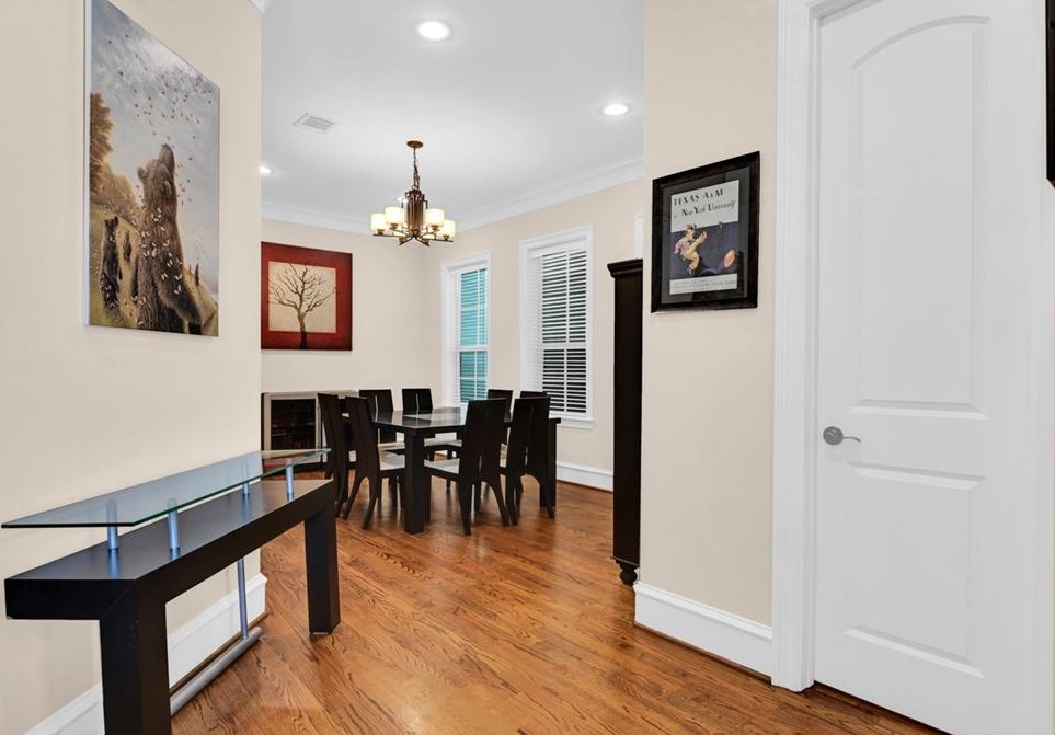 5611 Maxie, Houston TX  77007-3054 exterior