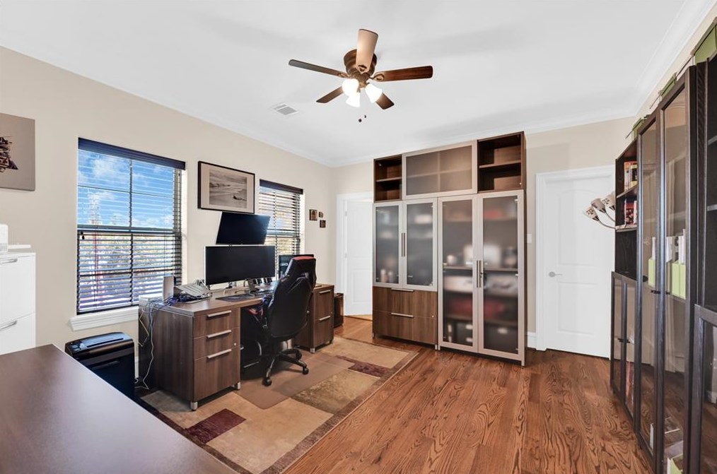 5611 Maxie, Houston TX  77007-3054 exterior