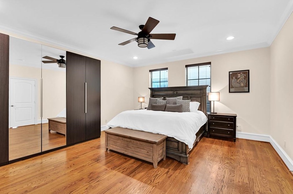 5611 Maxie, Houston TX  77007-3054 exterior
