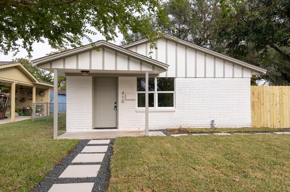 410 Ash St, Sugar Land, TX 77498