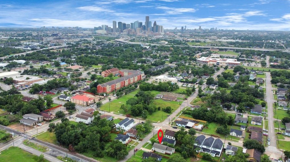 4105 New Orleans, Houston TX  77020-2545 exterior