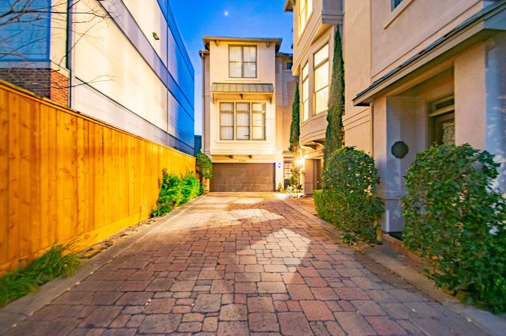 1106 Marconi St, Houston TX  77019-4260 exterior
