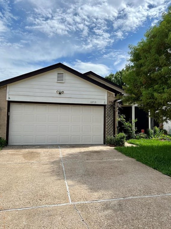 12719 Sunset Dune Dr, Houston, TX 77082