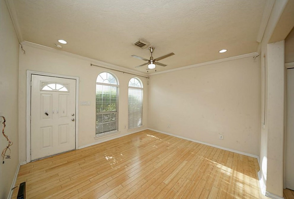 210 Sydnor St, Houston, TX 77020