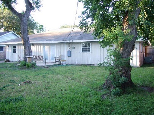 5811 Mcknight, Houston TX  77035-2323 exterior