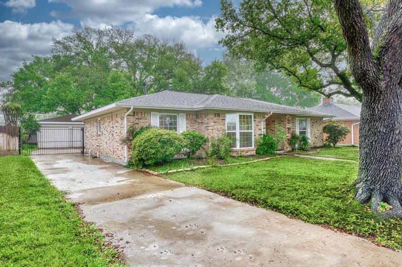 5722 Cheltenham Dr, Houston, TX 77096