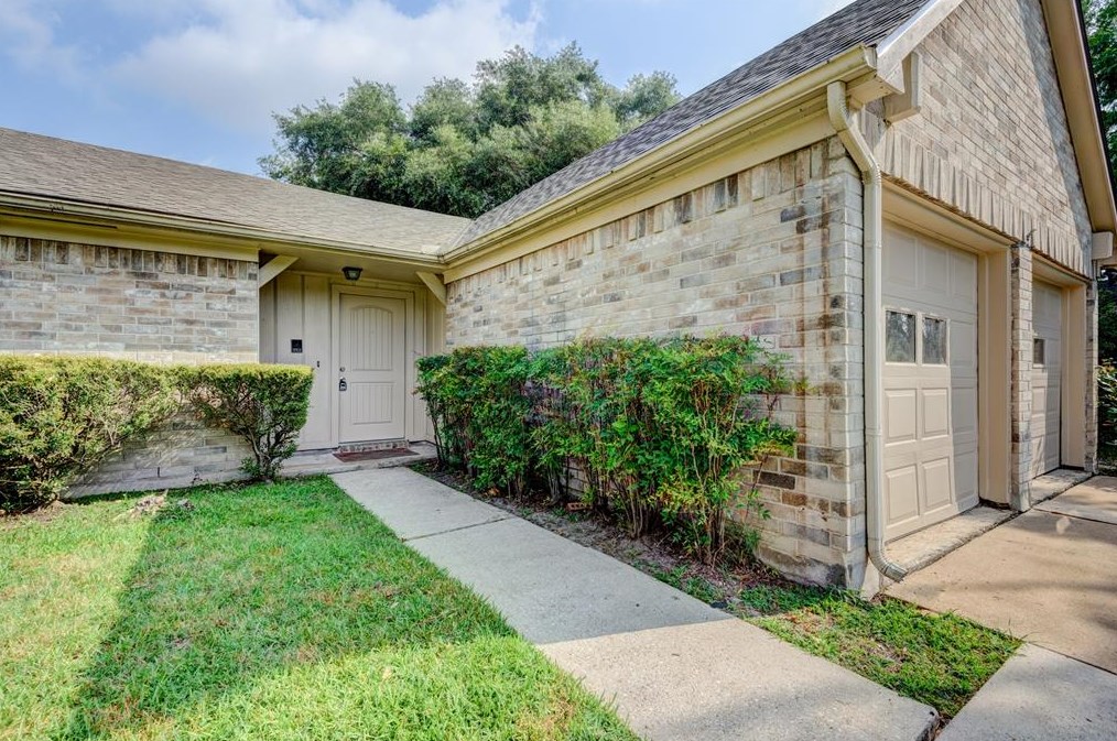 10206 Crescent Moon Dr, Houston TX  77064-4319 exterior