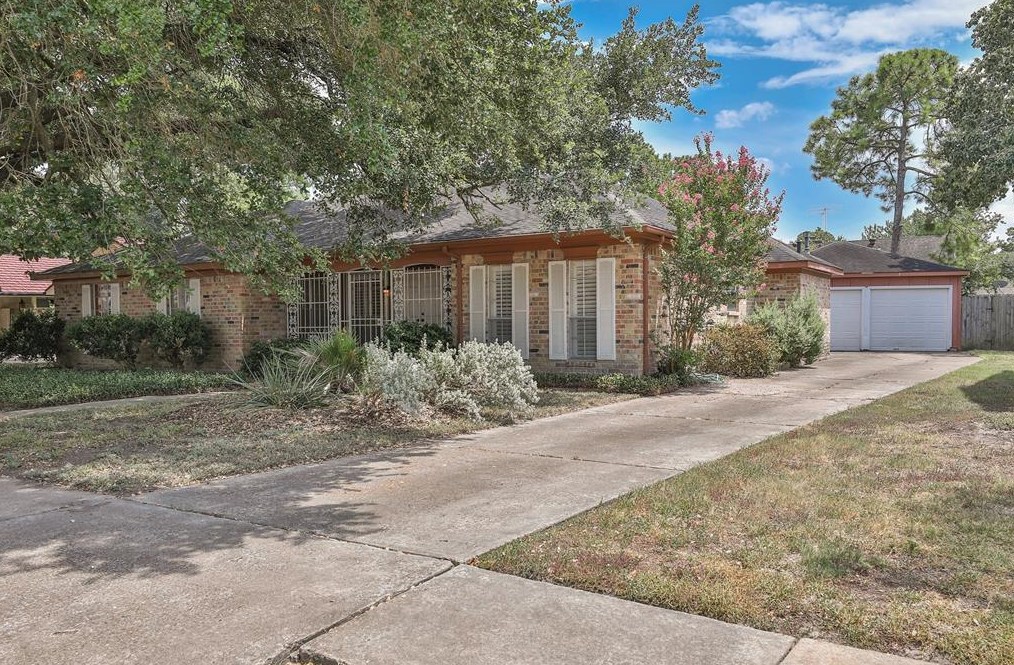 4303 Black Locust Dr, Houston, TX 77088-6803