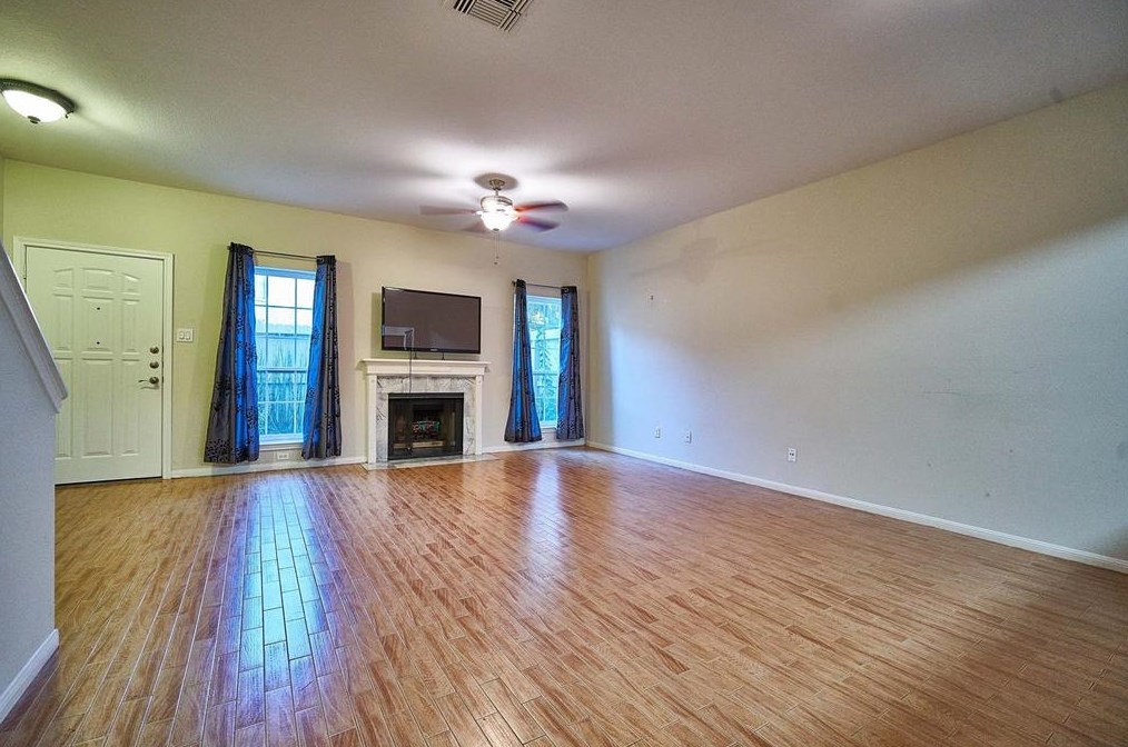 2816 Holly Hall St, Houston TX  77054-4129 exterior