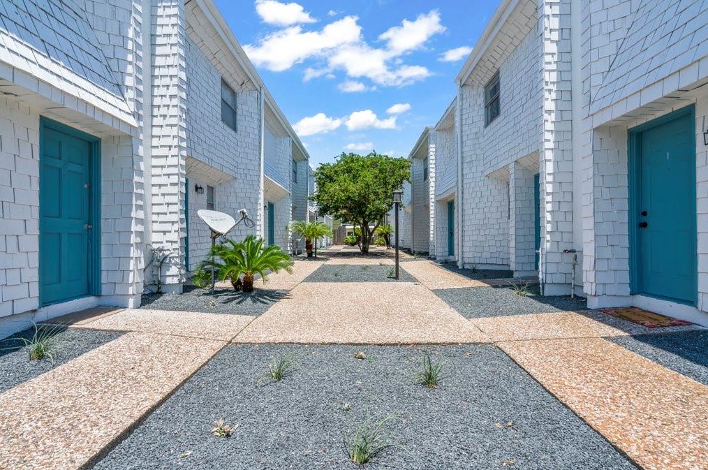 928 Postoffice St #3, Galveston, TX 77550