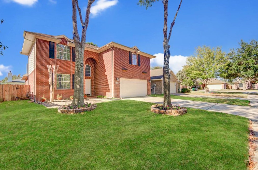 32306 Summer Park Ln, Conroe, TX 77385