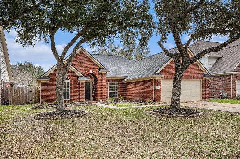 2128 Crimson Lake Ln, League City, TX 77573-5339