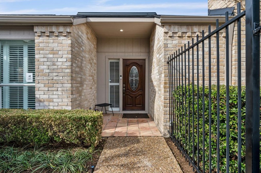 2513 Country Club Blvd, Sugar Land, TX 77478