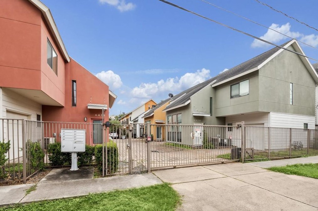 4427 Eigel St, Houston, TX 77007-3522