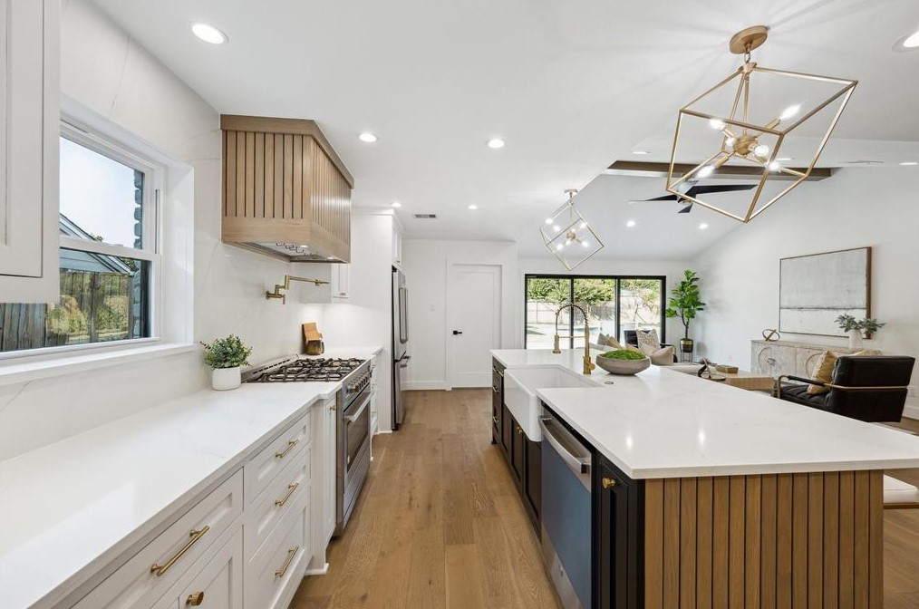10710 Wickersham Ln, Houston TX  77027-4014 exterior