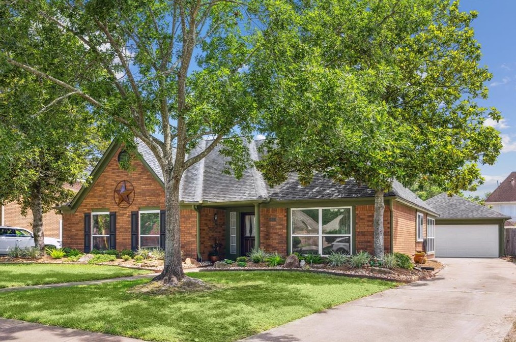 16015 Rainbow Lake Rd, Houston, TX 77095-4051