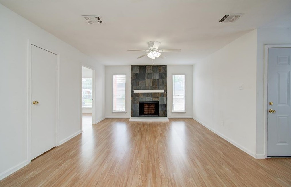 6358 Cambridge Gln Ln, Houston TX  77035-3901 exterior
