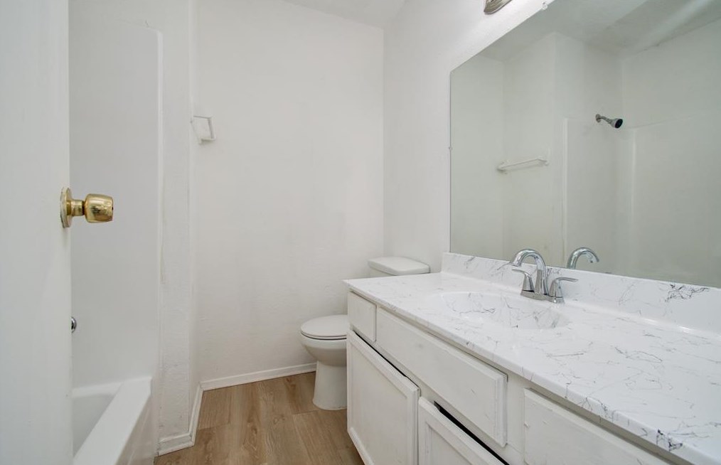 6358 Cambridge Gln Ln, Houston TX  77035-3901 exterior