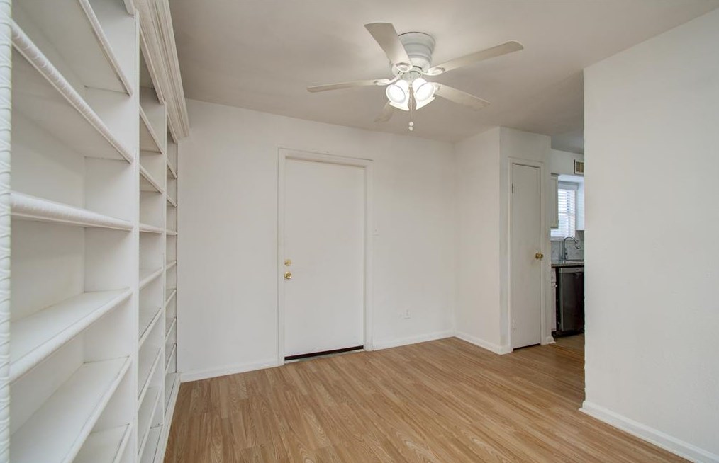 6358 Cambridge Gln Ln, Houston TX  77035-3901 exterior