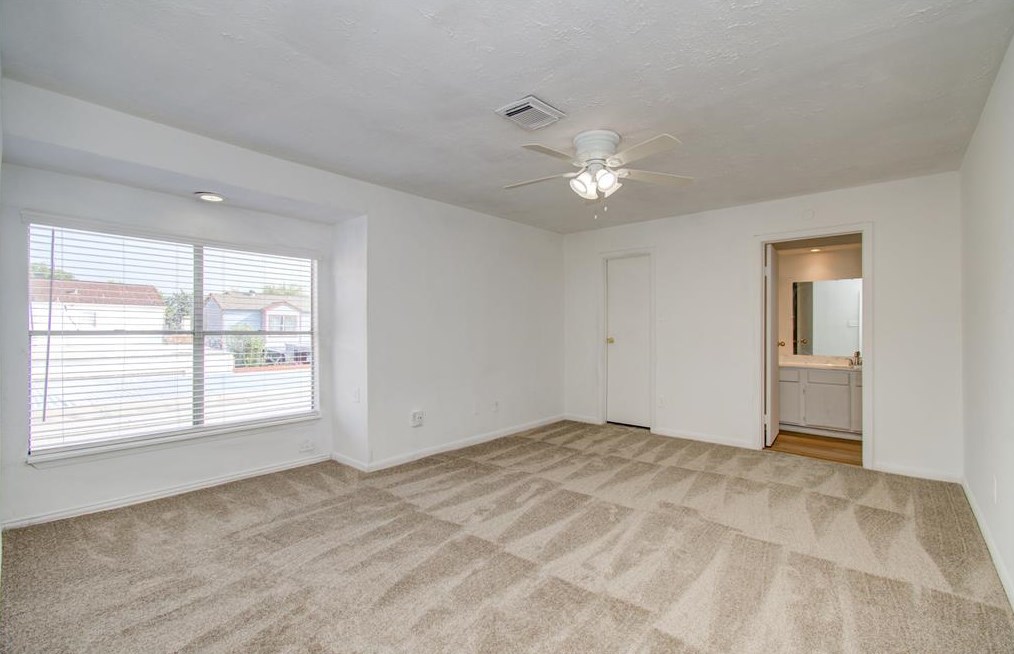 6358 Cambridge Gln Ln, Houston TX  77035-3901 exterior