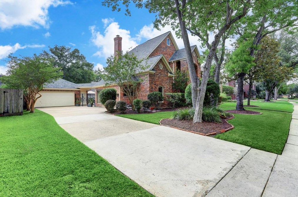 14822 Tumbling Falls Ct, Houston, TX 77062-2323