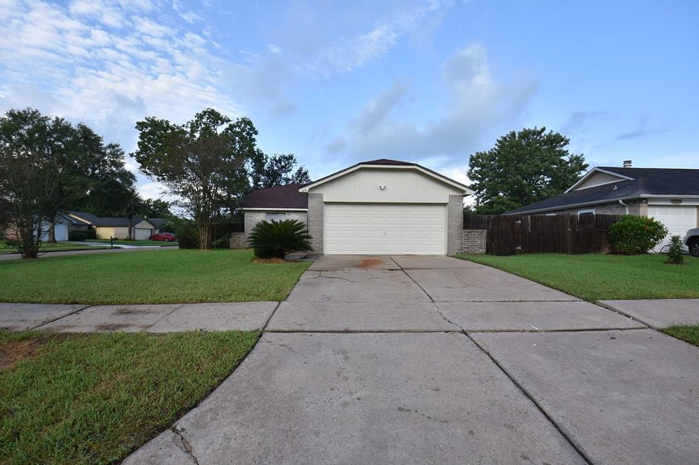 10030 Bell Towne Dr, Sugar Land, TX 77498