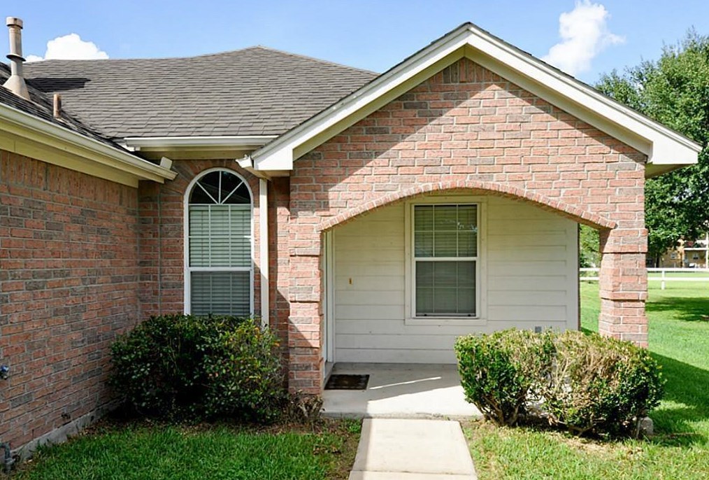 8715 Charity St, Needville, TX 77461