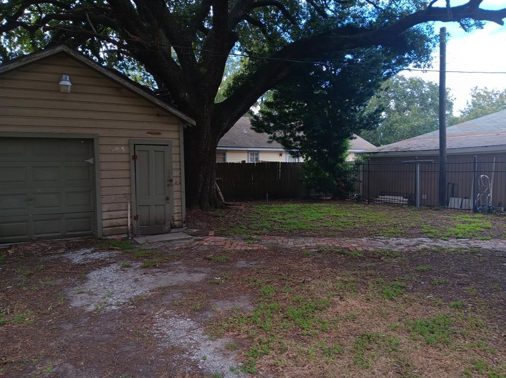 615 2nd St N, Texas City, TX 77590