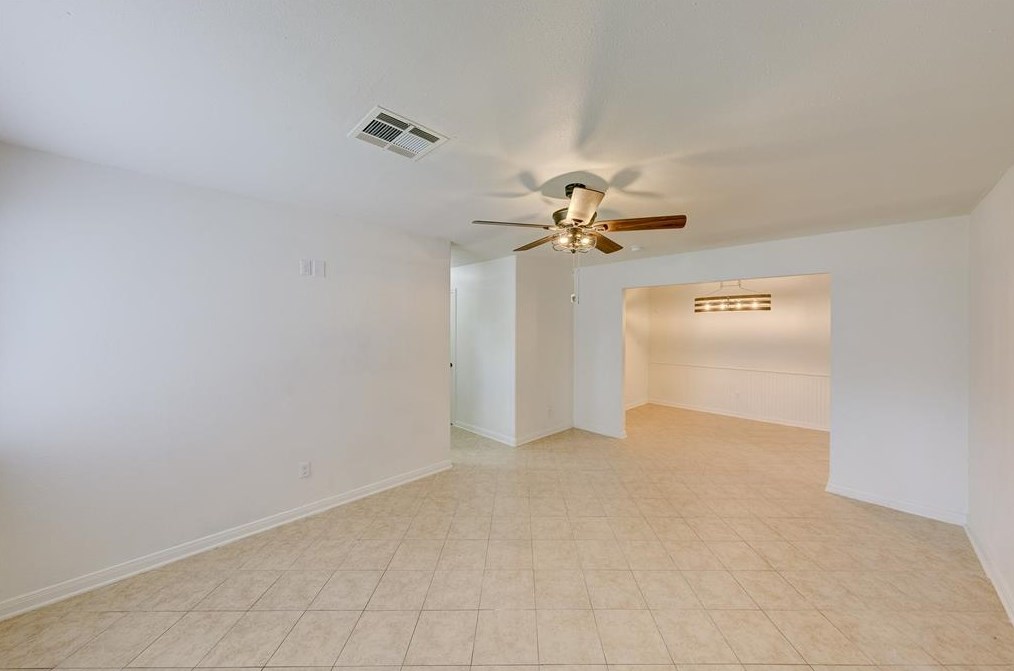 309 Robbie St, La Marque, TX 77568