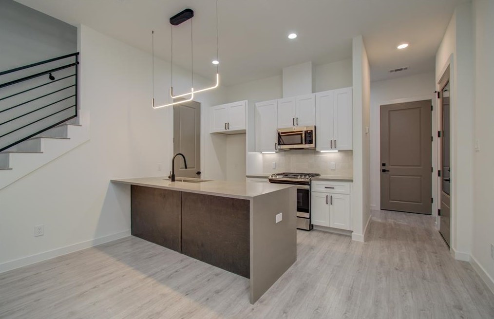 6827 Cadillac St, Houston TX  77021-2413 exterior