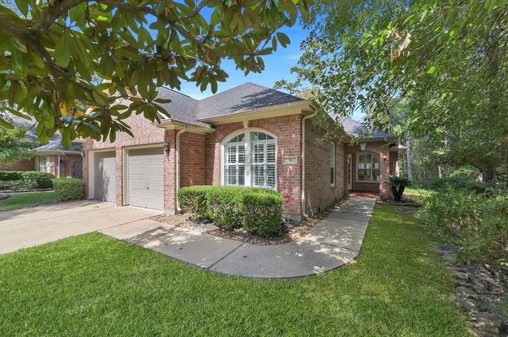 38 W Sienna Pl, Spring, TX 77382