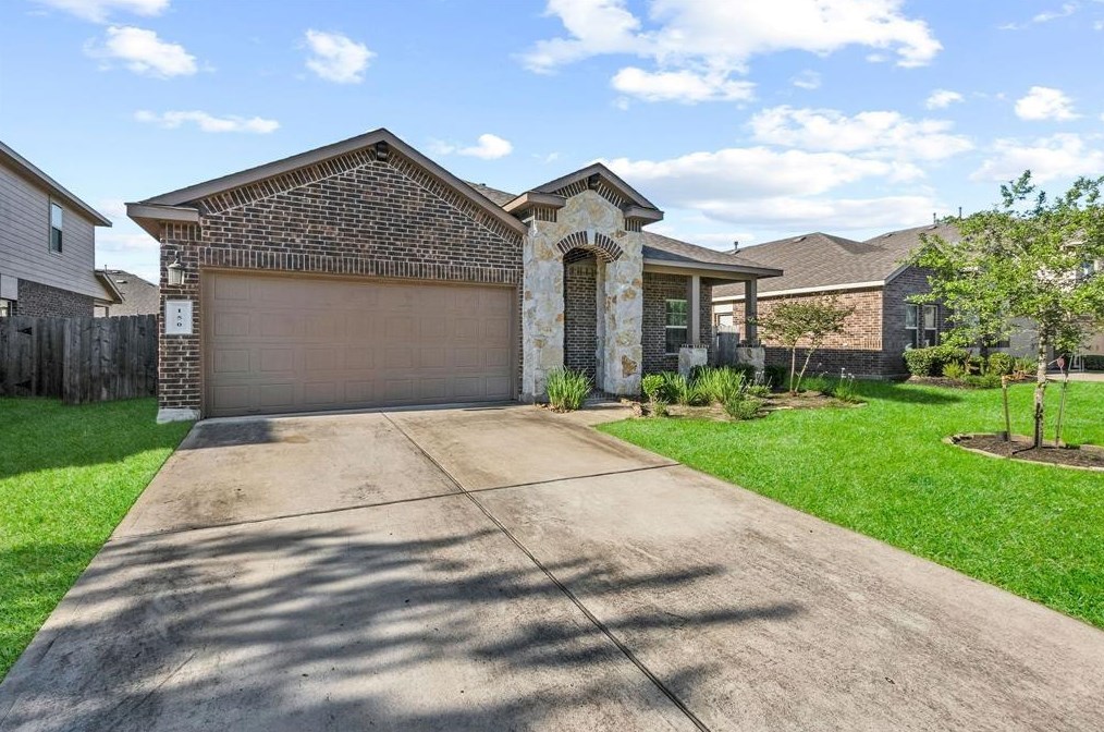150 Meadow Valley Dr, Conroe, TX 77384