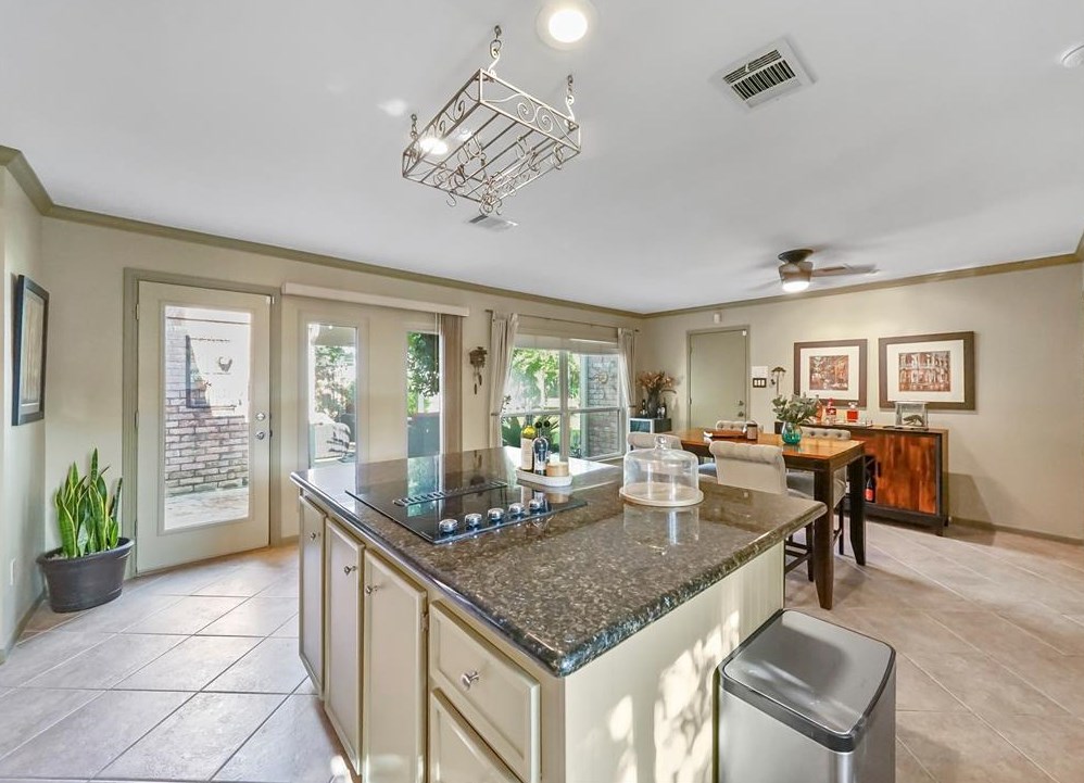12502 Rocky Knl Dr, Houston TX  77077-5835 exterior