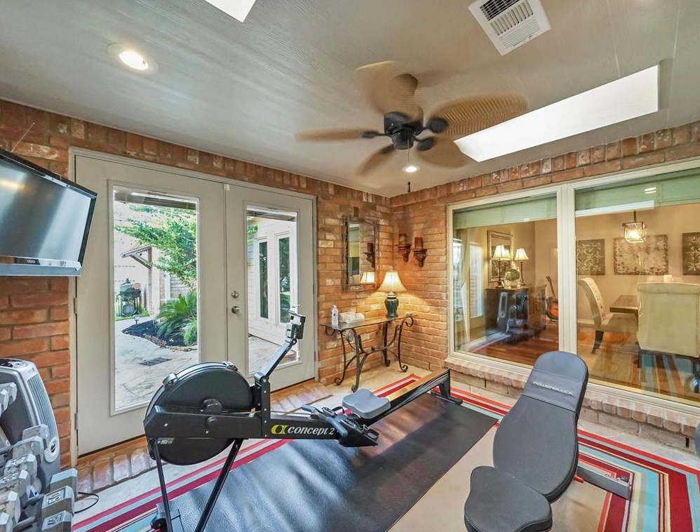 12502 Rocky Knl Dr, Houston TX  77077-5835 exterior