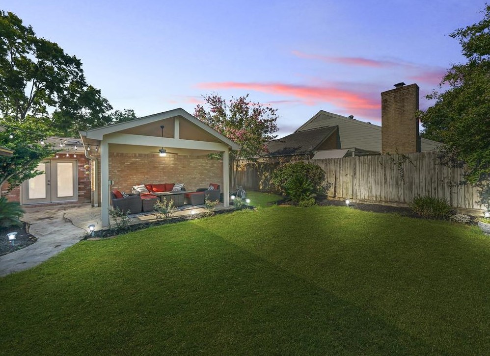 12502 Rocky Knl Dr, Houston TX  77077-5835 exterior
